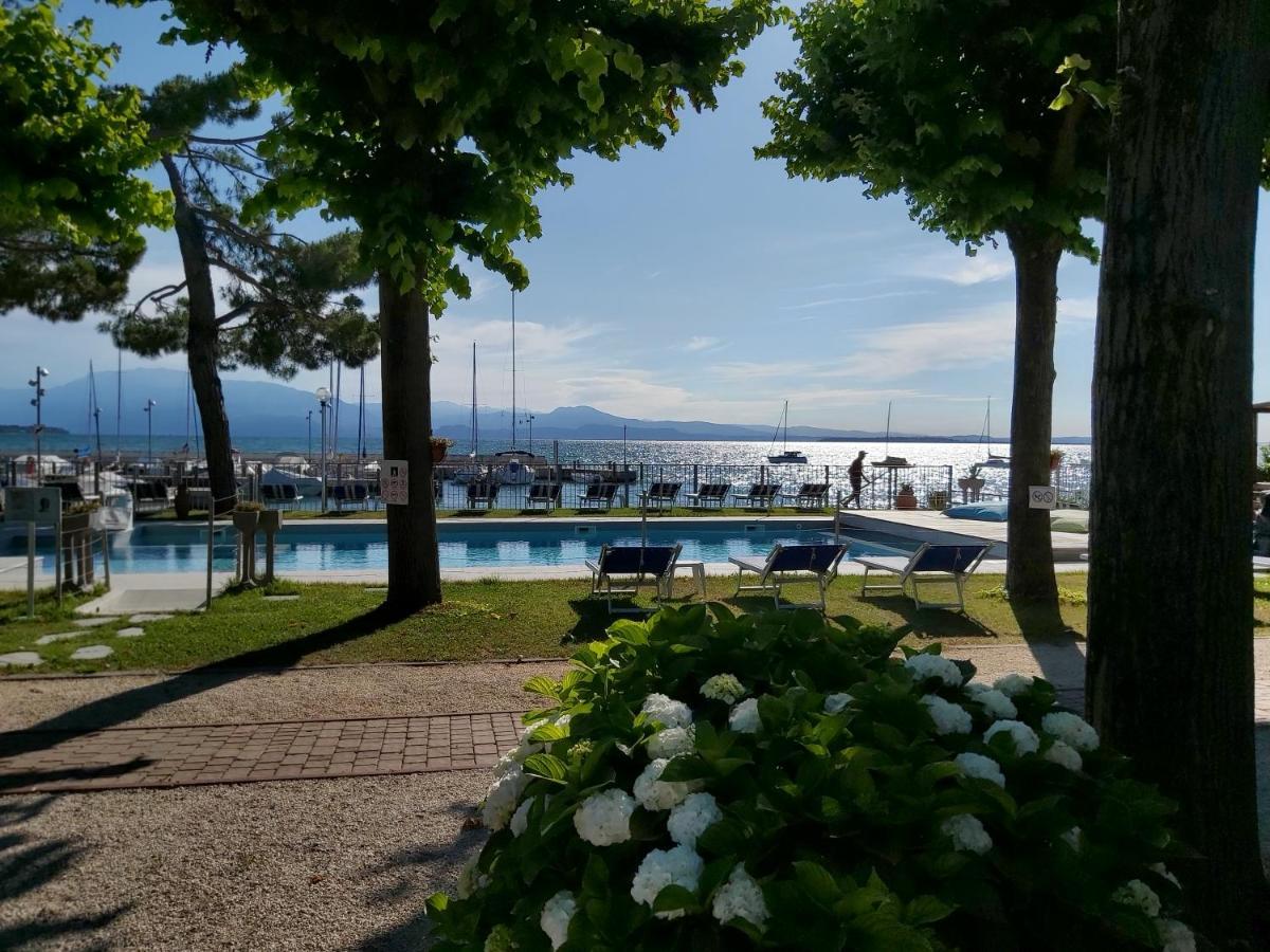 Villaggio Turistico Dei Tigli Padenghe sul Garda Buitenkant foto